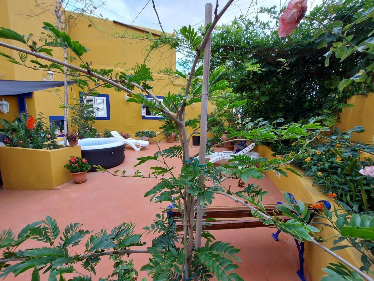 לאס פאלמס דה גראן קנאריה Casa Maestro Lelo - Acogedora Casa Rural Canaria Con Patios Y Jardines De Flores מראה חיצוני תמונה